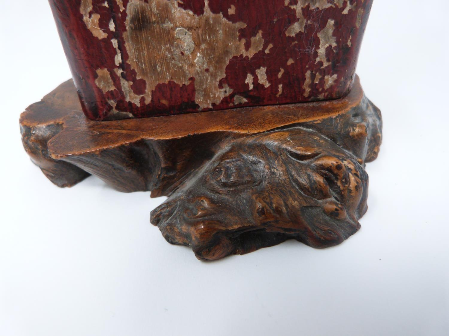A Qing dynasty gilt red lacquer carved wooden guardian figure on square base. H22cm - Image 13 of 13