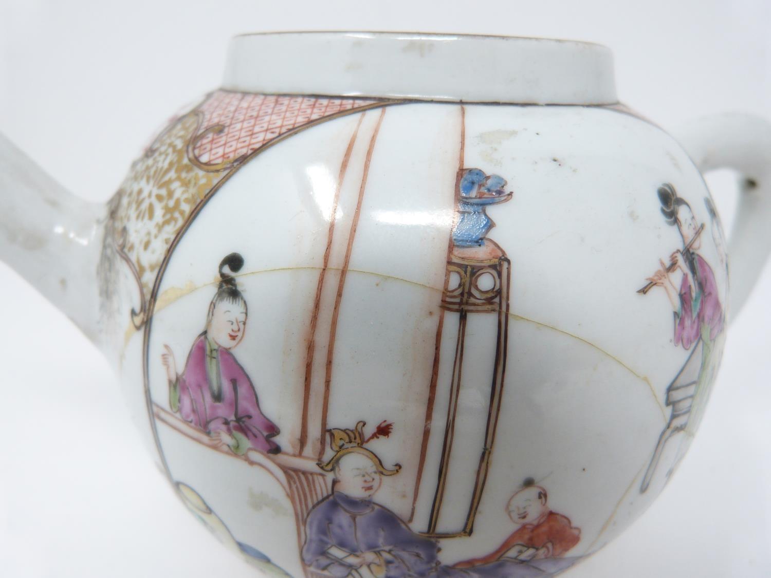 A late 18th century Chinese export wear porcelain teapot with painted figures and gilded floral - Image 10 of 12