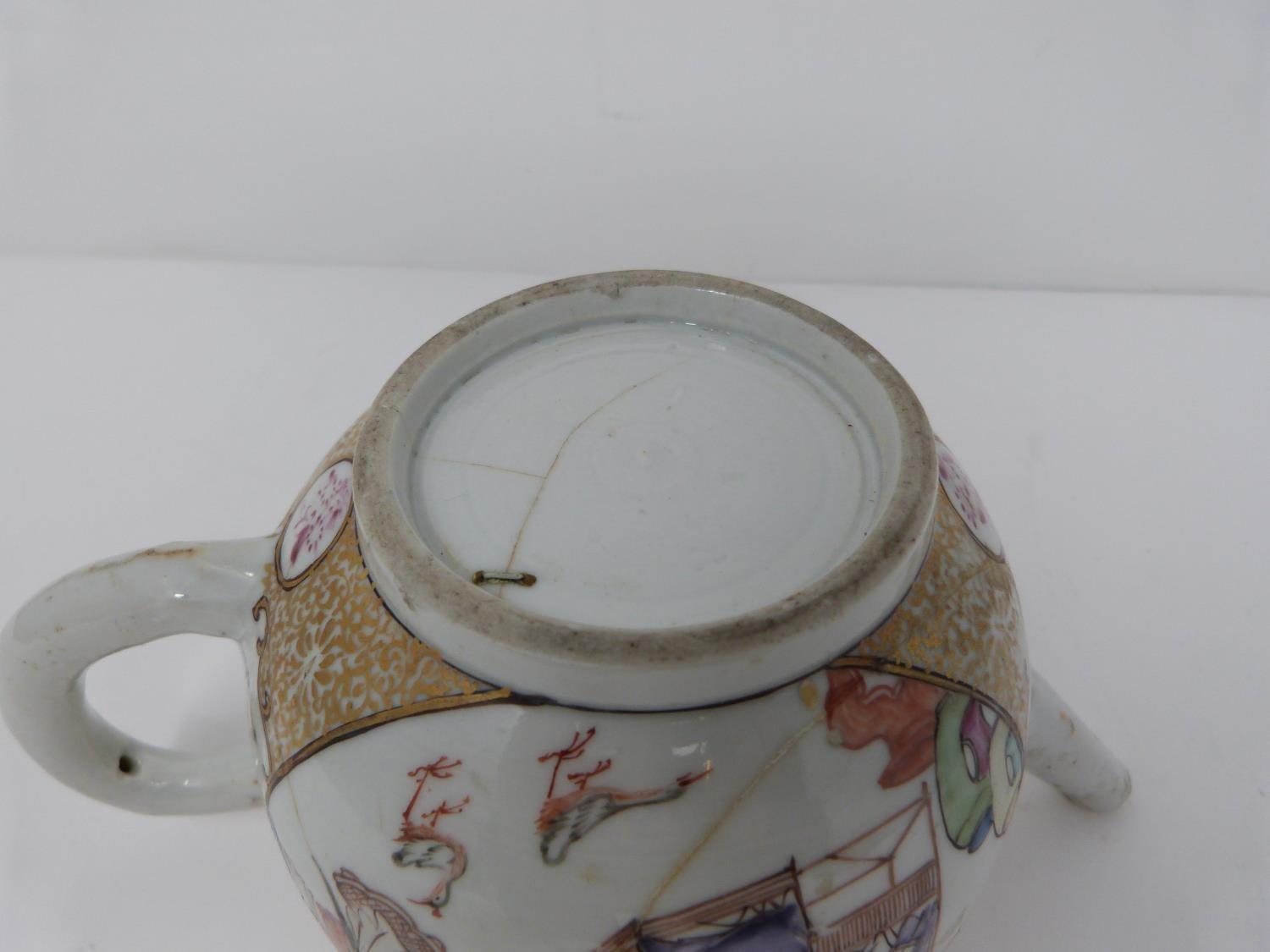 A late 18th century Chinese export wear porcelain teapot with painted figures and gilded floral - Image 5 of 12