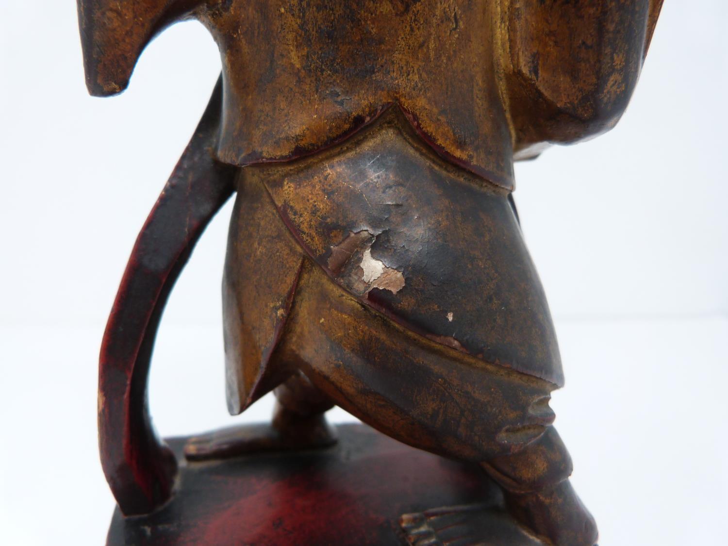 A Qing dynasty gilt red lacquer carved wooden guardian figure on square base. H22cm - Image 11 of 13