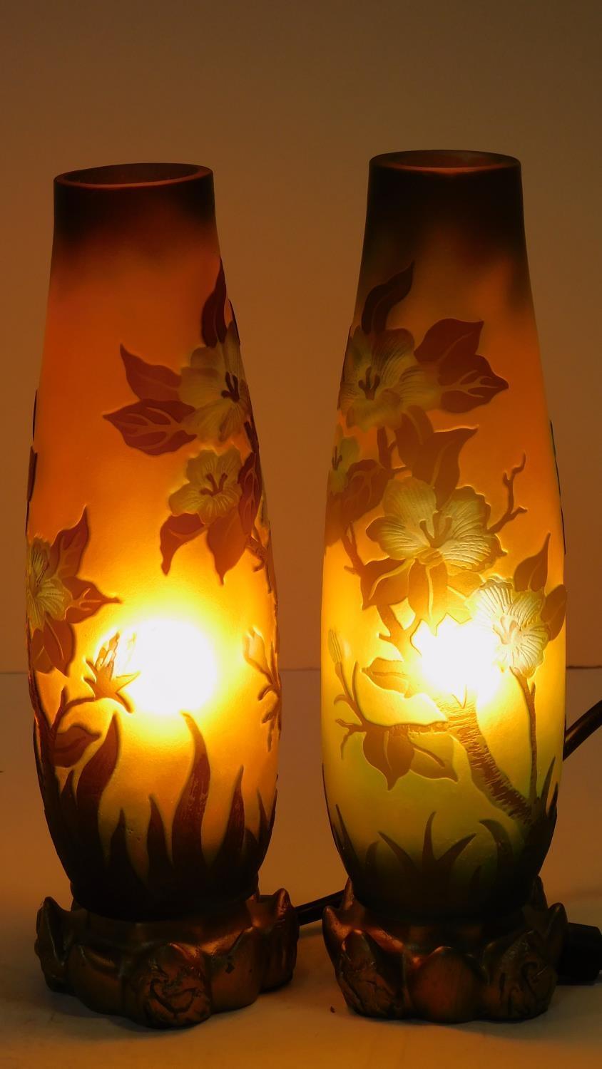 A pair of Galle style cameo glass lamps with floral design on gilded metal floral form bases. H.23cm - Image 4 of 4