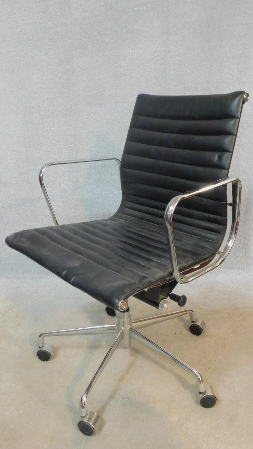 A vintage Charles and Ray Eames inspired Aluminium Group style office desk armchair in black - Image 2 of 6