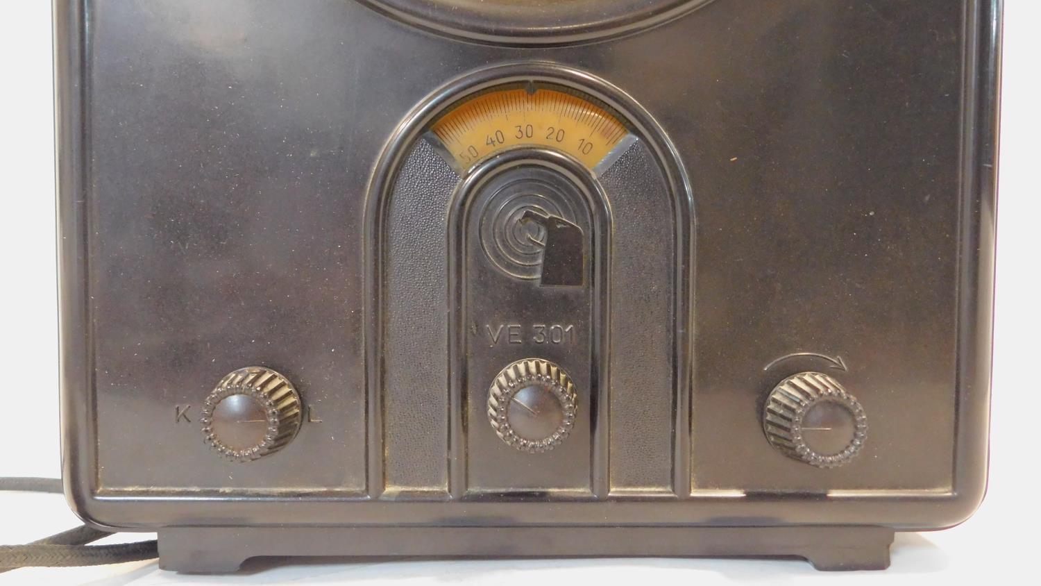 A WW2 bakelite radio, Volksempfänger Model VE301 (Peoples Radio) with the German Imperial Eagle's - Image 5 of 6