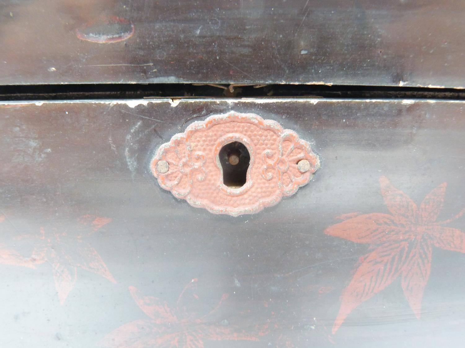 A Meji period Japanese gilt lacquer box with central circular cartouche with a mountain with a hut - Image 3 of 13