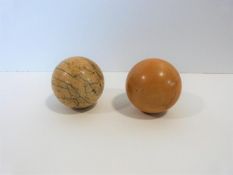 Two antique ivory billiard balls. D.5cm