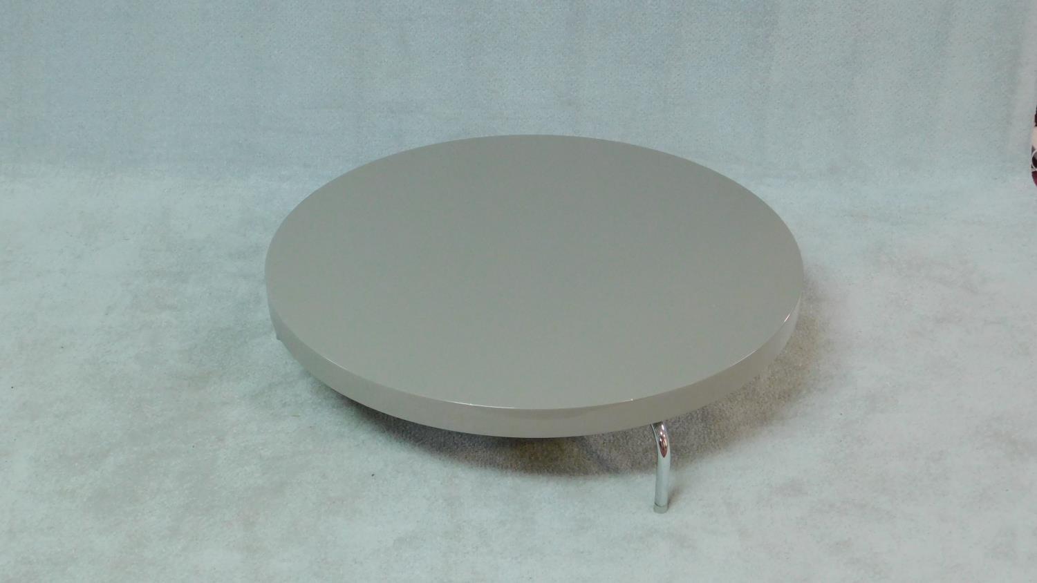 A vintage style low coffee table on chrome supports. H.26 W.100 D.100cm