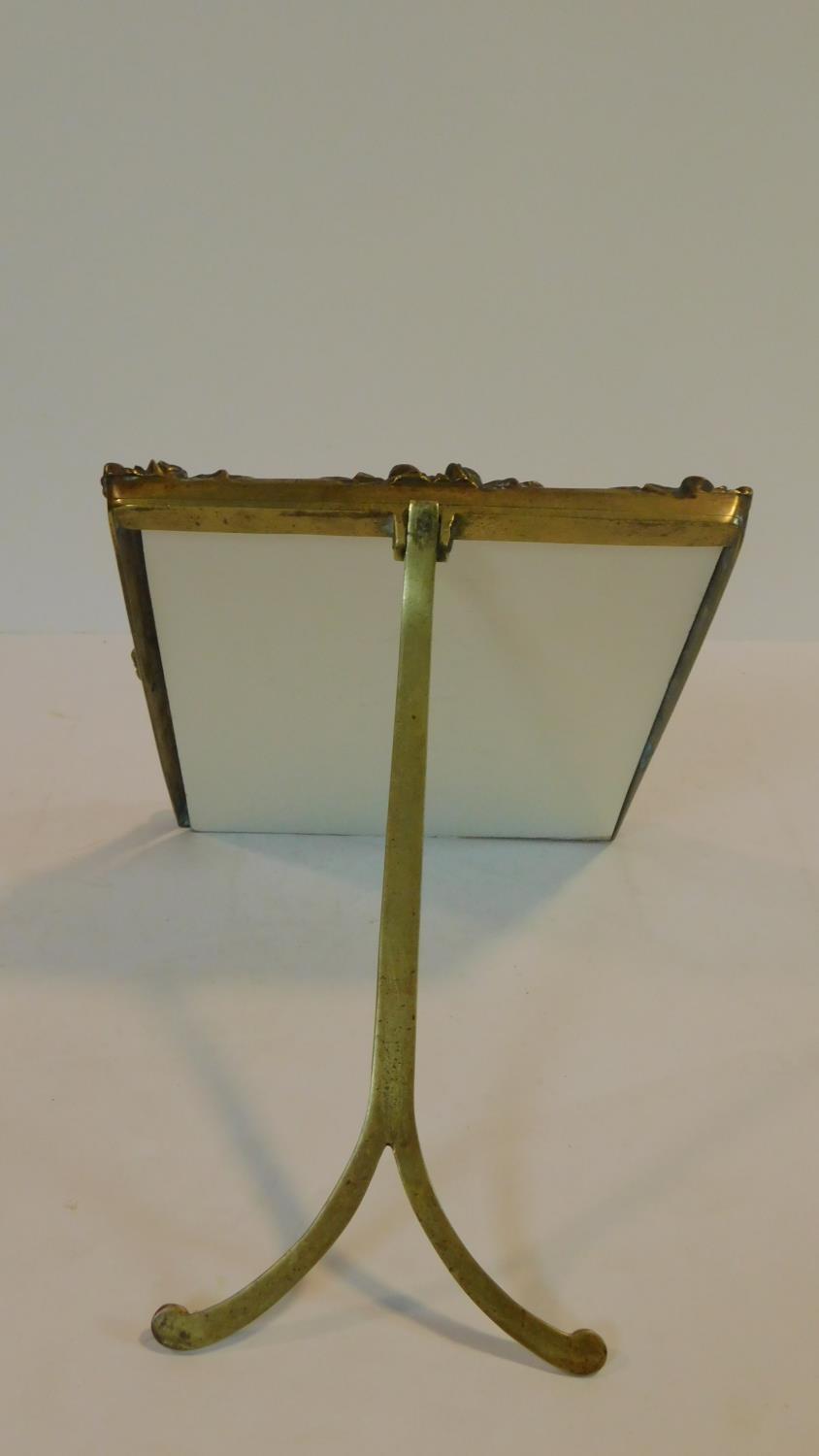 An antique brass relief moulded easel photo frame with roses and foliage and Y shaped brass hinged - Image 3 of 3