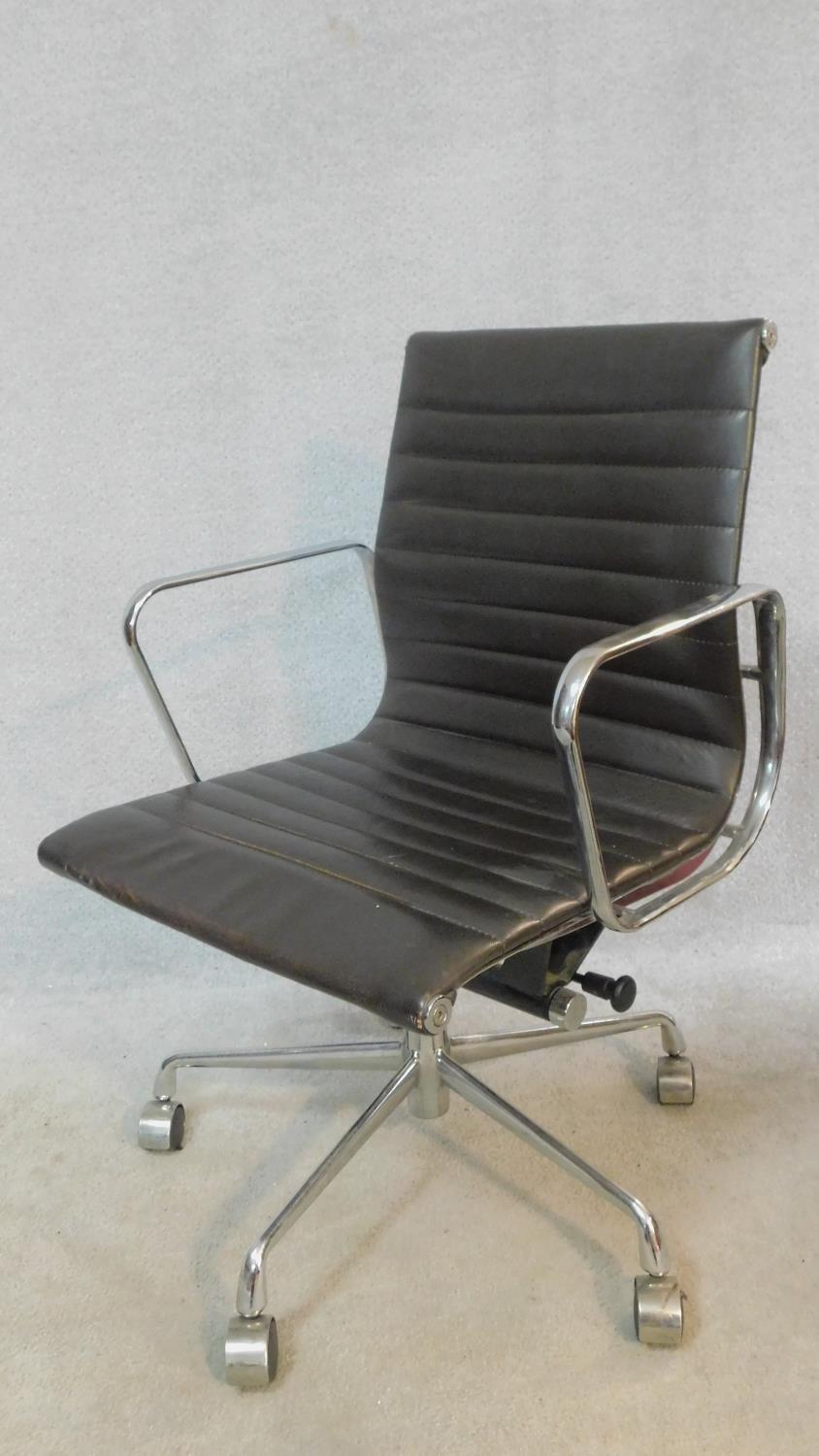 A vintage Charles and Ray Eames inspired Aluminium Group style office desk armchair in black - Image 2 of 6