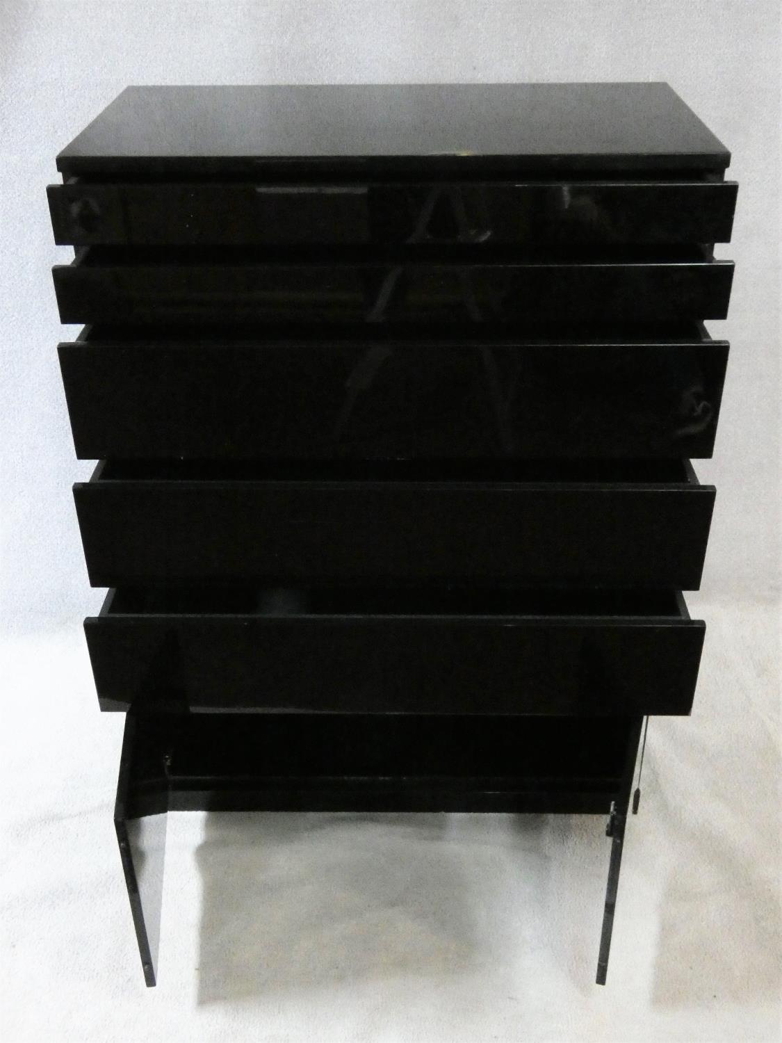 A 1980's vintage Cappellini chest of five drawers above cabniet doors in high gloss black - Image 3 of 6