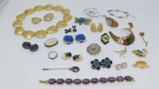 A collection of costume jewellery. Including a garnet and silver filigree scarf pin, a vintage