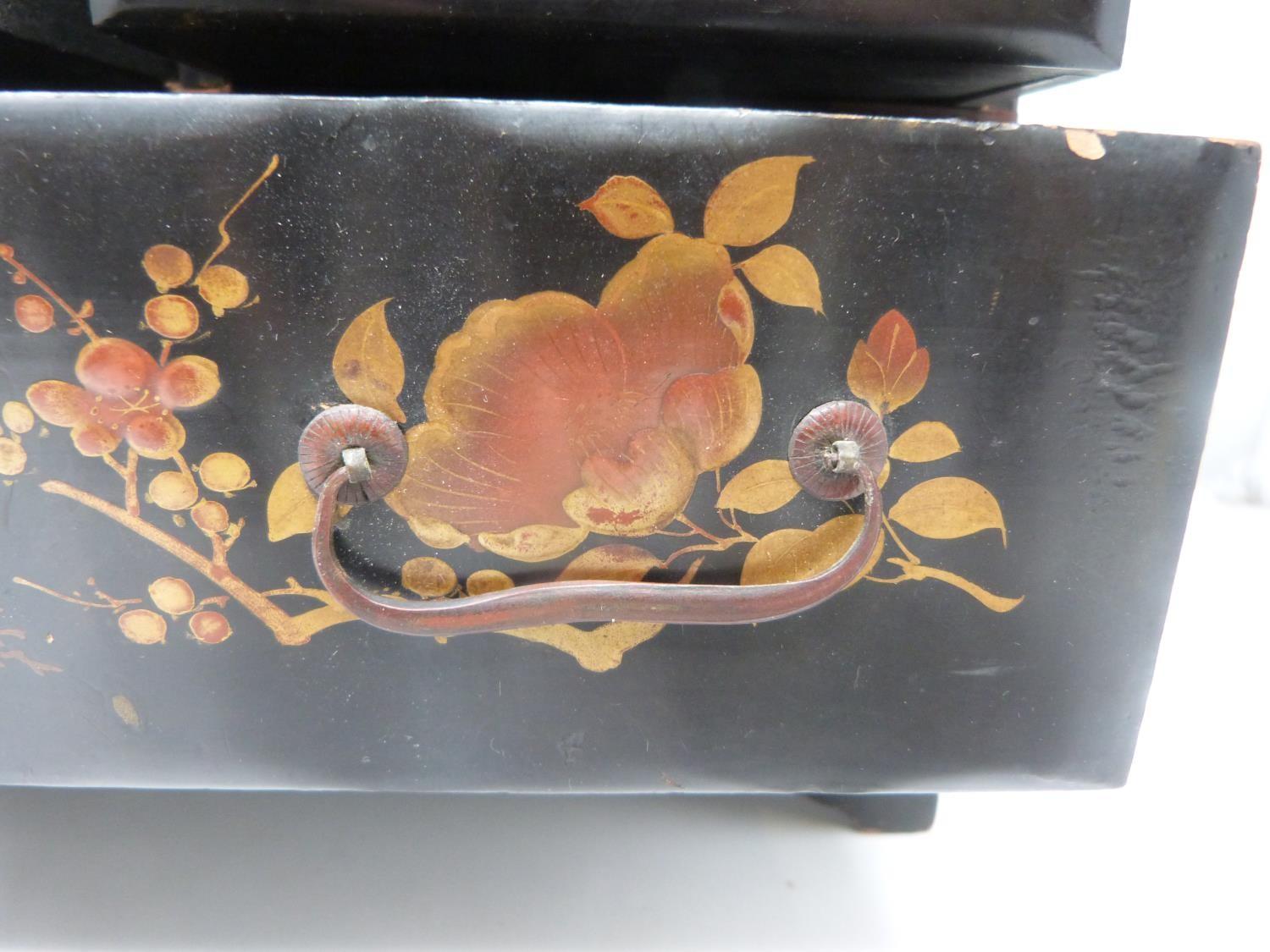 An early 20th century Japanese gilded lacquer table top cabinet with drawers decorated with flower - Image 10 of 24