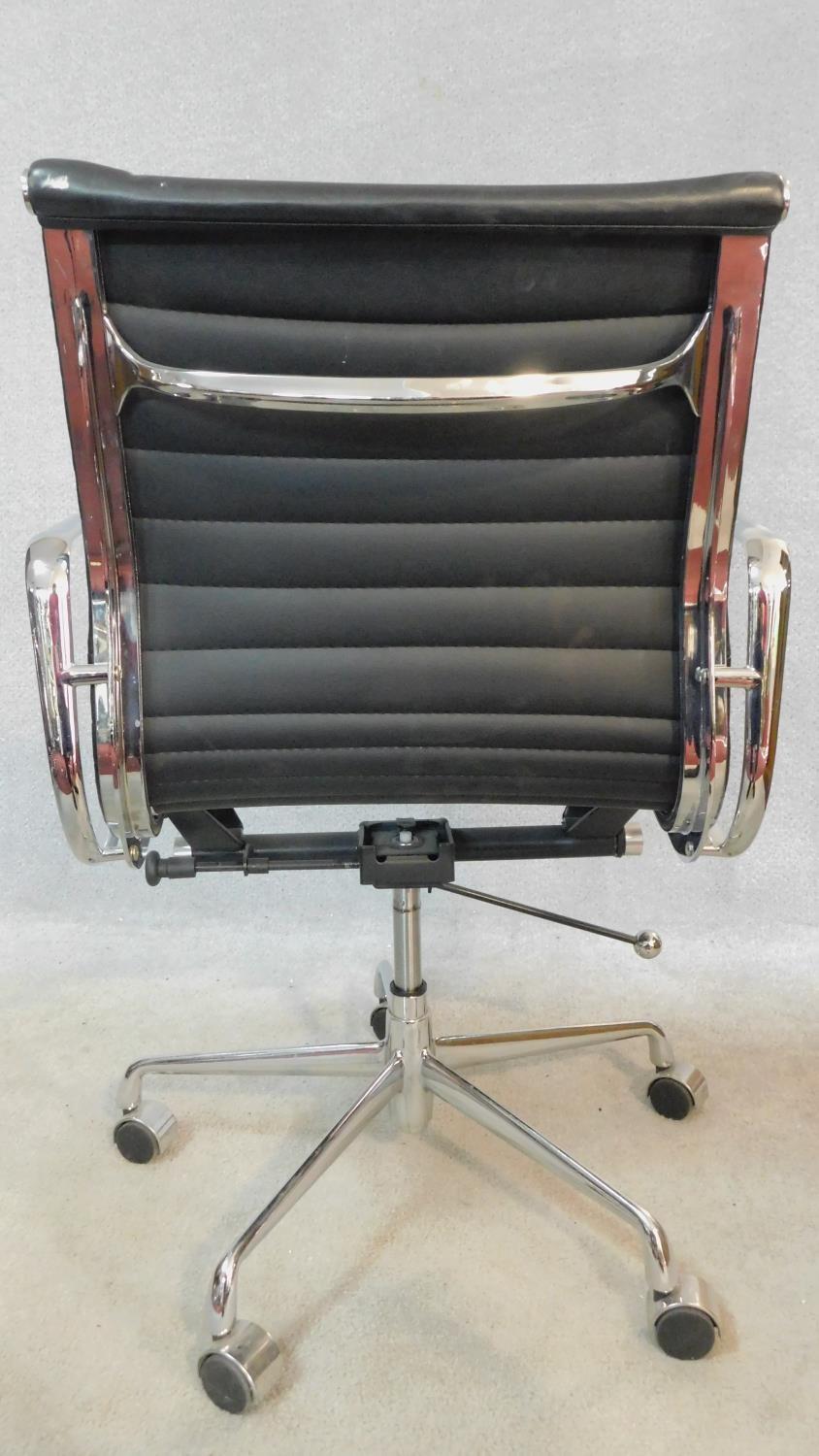 A vintage Charles and Ray Eames inspired Aluminium Group style office desk armchair in black - Image 3 of 6