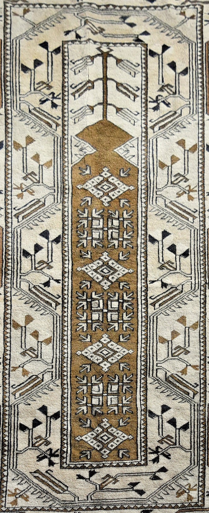 A Turkish Milas rug with central panel on fawn ground with stylised foliate design within - Image 2 of 4