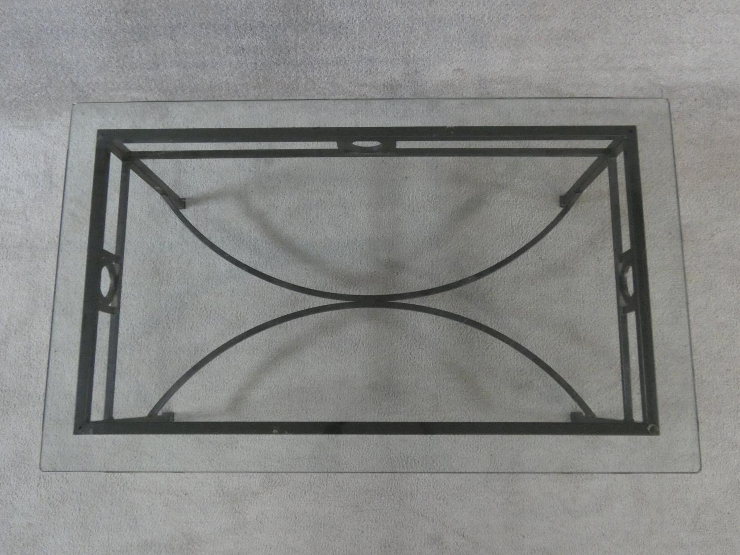 A metal framed conservatory low table with plate glass top. H.41xW.100xL.60cm - Image 3 of 6