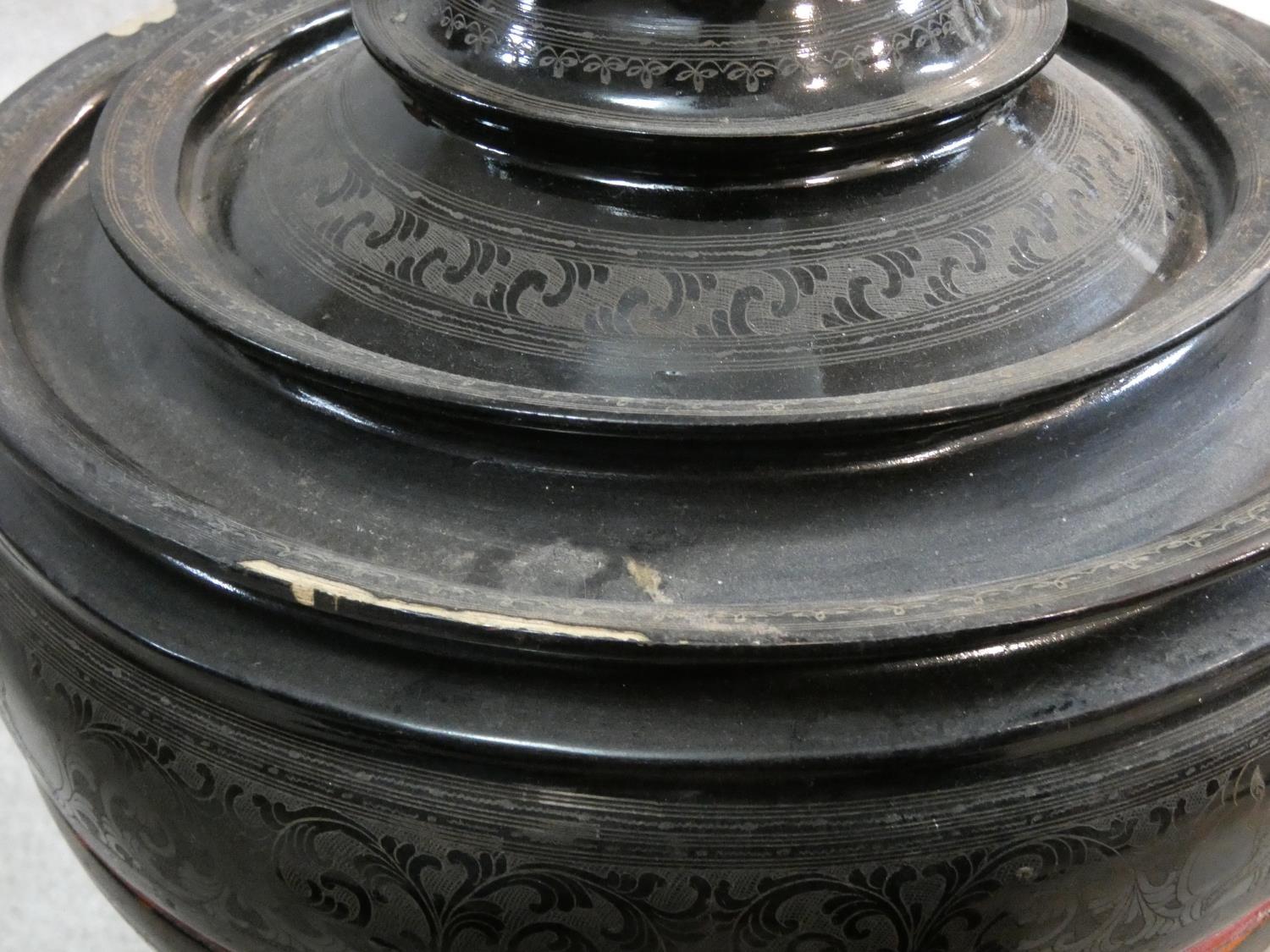 A lacquered and engraved Burmese food offering vessel (Hsunok) with removable lid. It has a red - Image 5 of 6