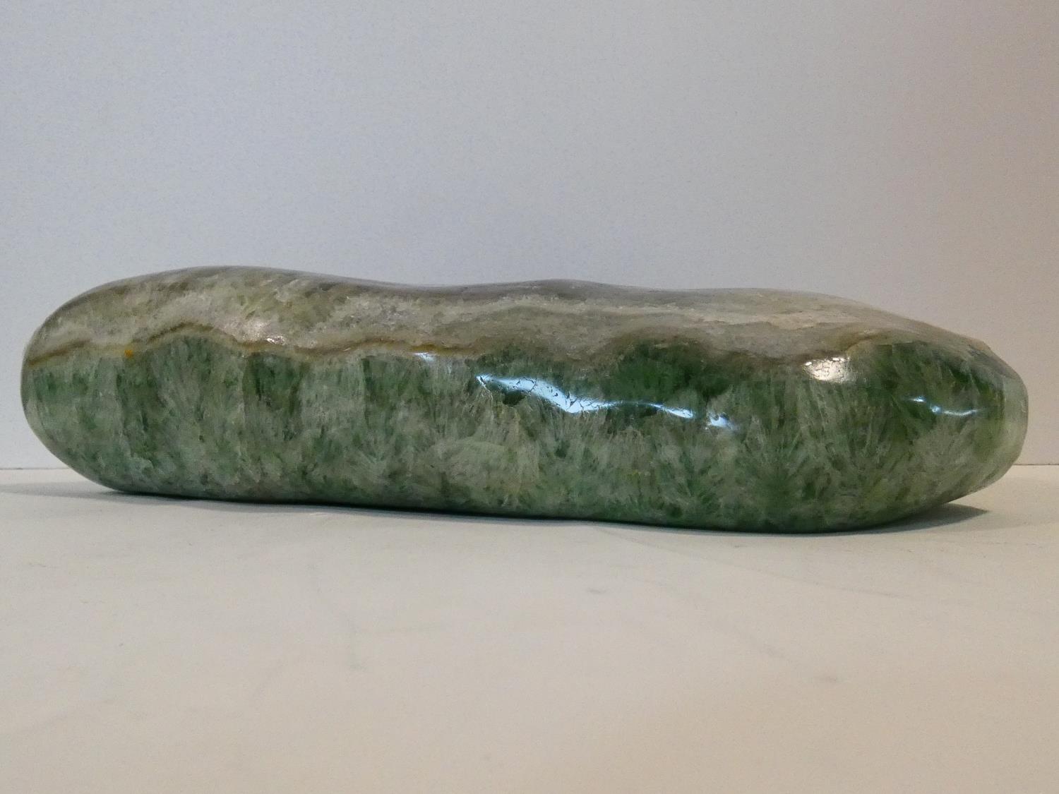 A large polished green stone crystal boulder. L.31cm - Image 5 of 7