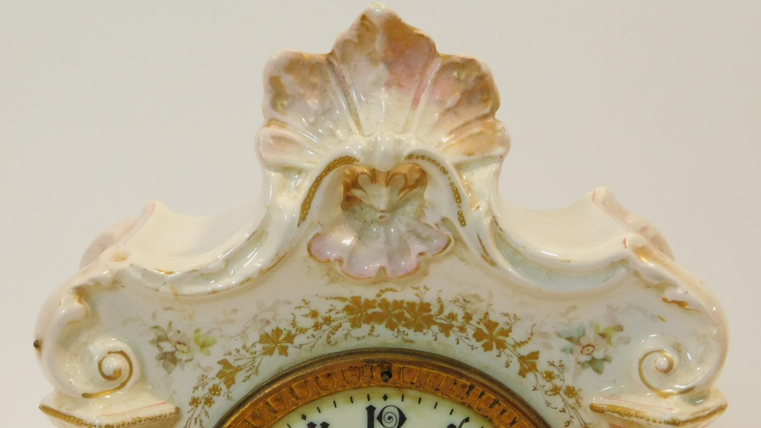 A porcelain hand painted antique gilded mantel clock with floral details and white enamel dial - Image 4 of 13