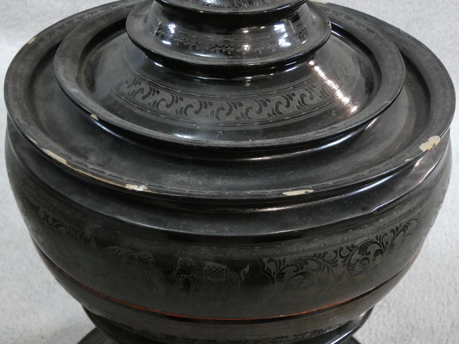 A lacquered and engraved Burmese food offering vessel (Hsunok) with removable lid. It has a red - Image 6 of 6
