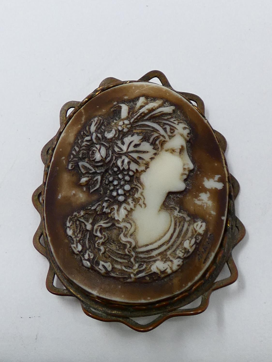 A collection of antique brooches and pendants. Including two craved shell cameos with classical - Image 10 of 12