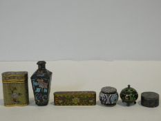 A miscellaneous collection of six Chinese lidded scent bottles and pill boxes in cloisonne enamel