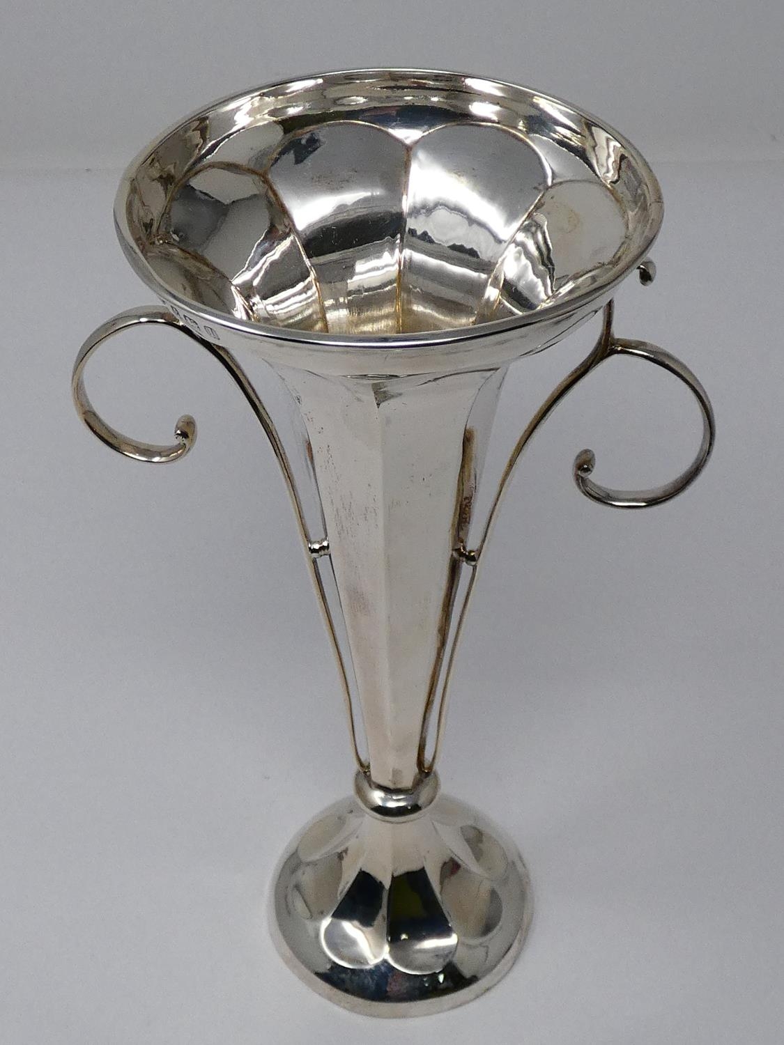 An Edwardian silver centre piece trumpet vase with weighted base, faceted design and scrolling - Image 4 of 5