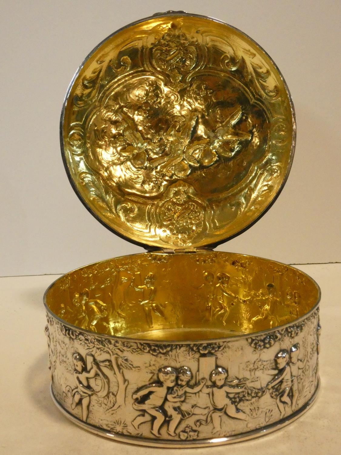 A Continental white metal hinged lidded caddy with gilded interior decorated with repousse repeating - Image 2 of 8