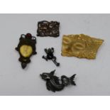A collection of vintage brooches. Including a silver, marcasite and onyx frog brooch, an Art Nouveau