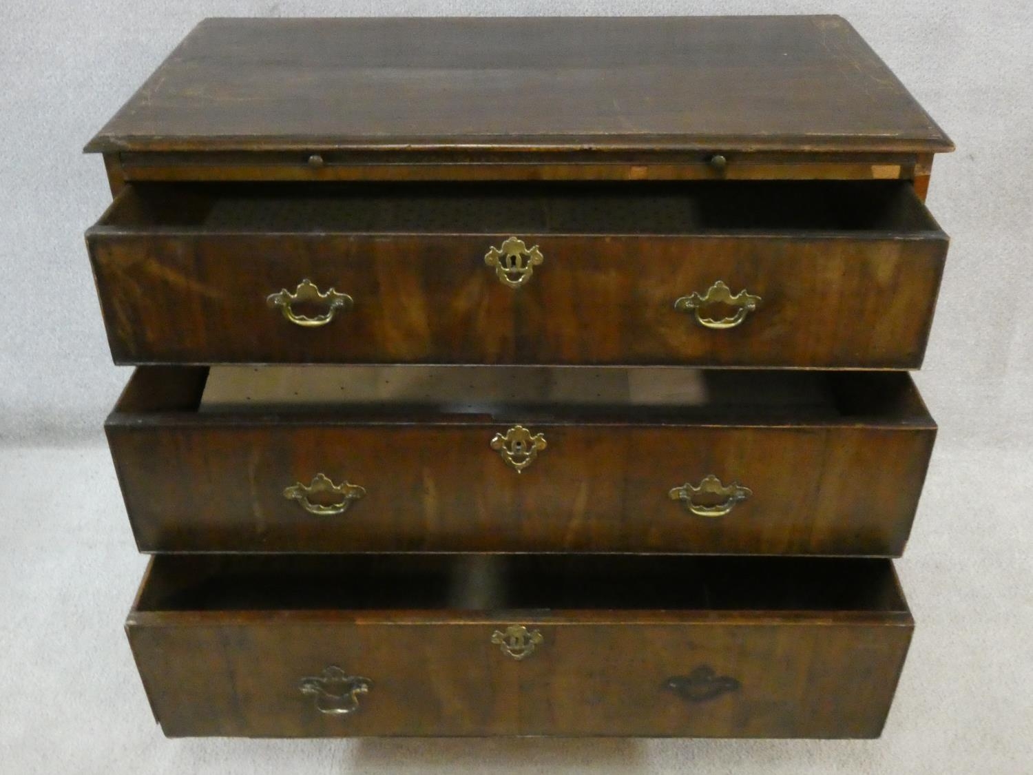 A Georgian walnut chest of three long drawers fitted with brushing slide raised on ogee bracket - Image 3 of 6