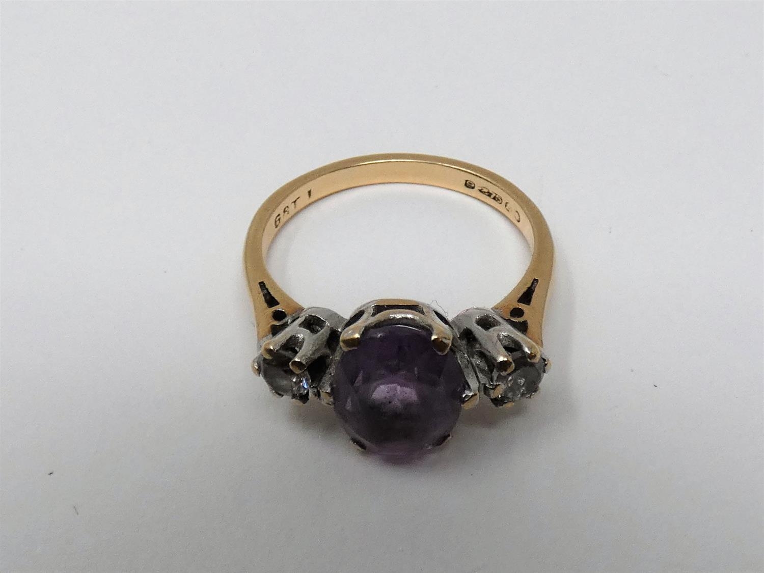 A 9ct yellow gold and white metal three stone ring, set with purple and white paste stones. Shank - Image 2 of 6