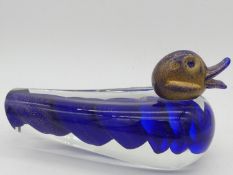 A vintage Murano glass duck paperweight, etched Gambaro and Poggi and with original label. H.13 W.11
