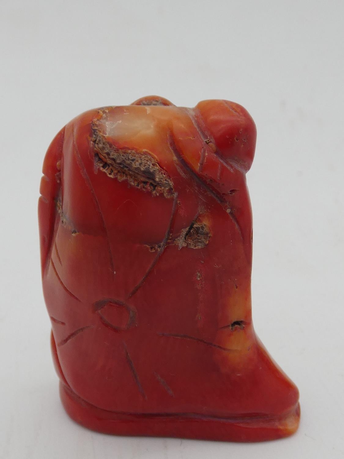 A miscellaneous collection of seven Chinese carvings in jade and coral, including figures, - Image 8 of 15