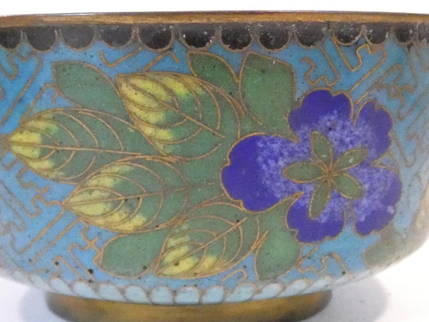 A collection of bowls. Including a Chinese cloisonne enamel bowl, four carved horn and white metal - Image 5 of 14