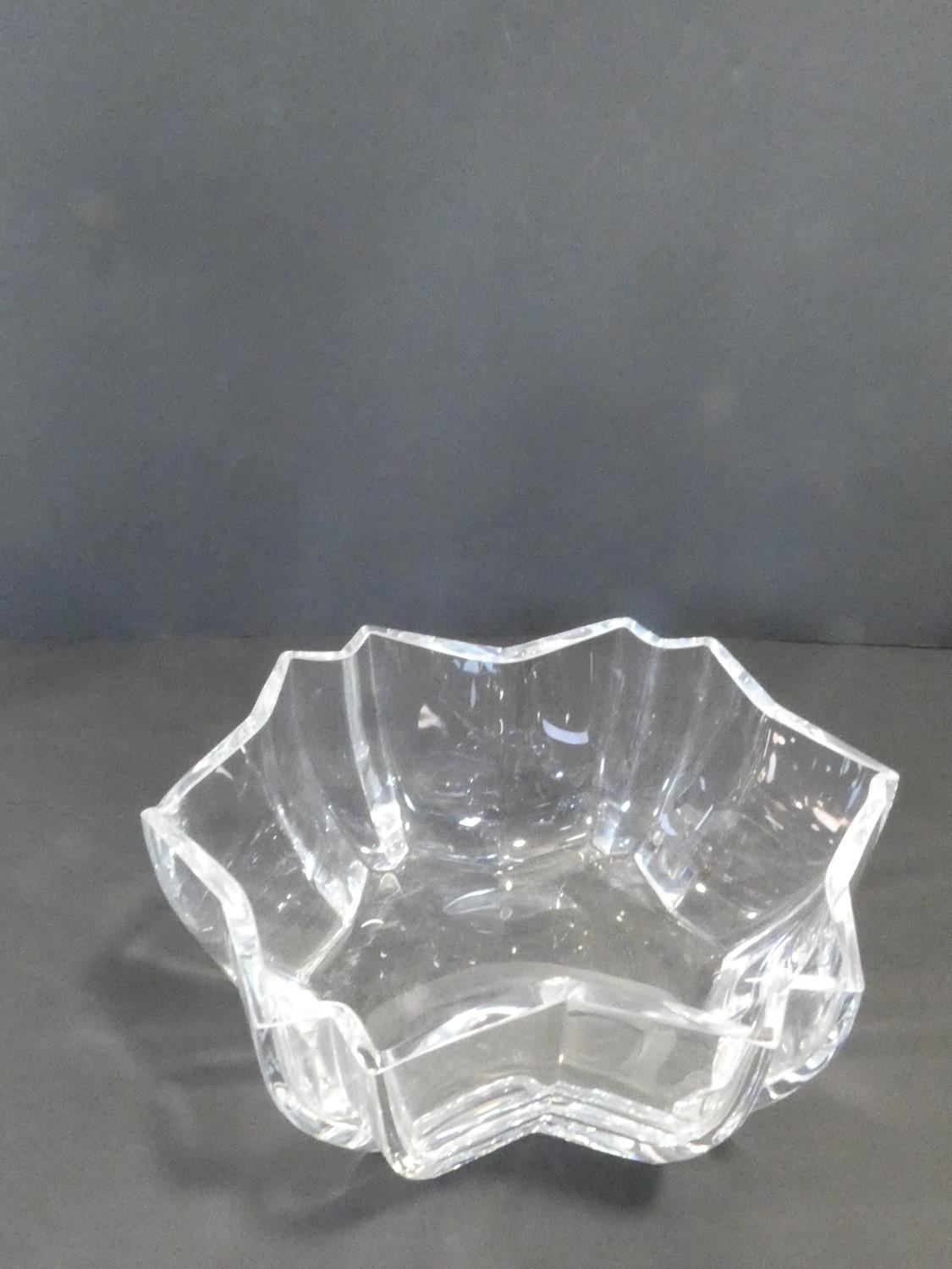 A bulbous crystal glass vase with etched foliate decoration, a crystal leaf shaped bowl and an - Image 3 of 6