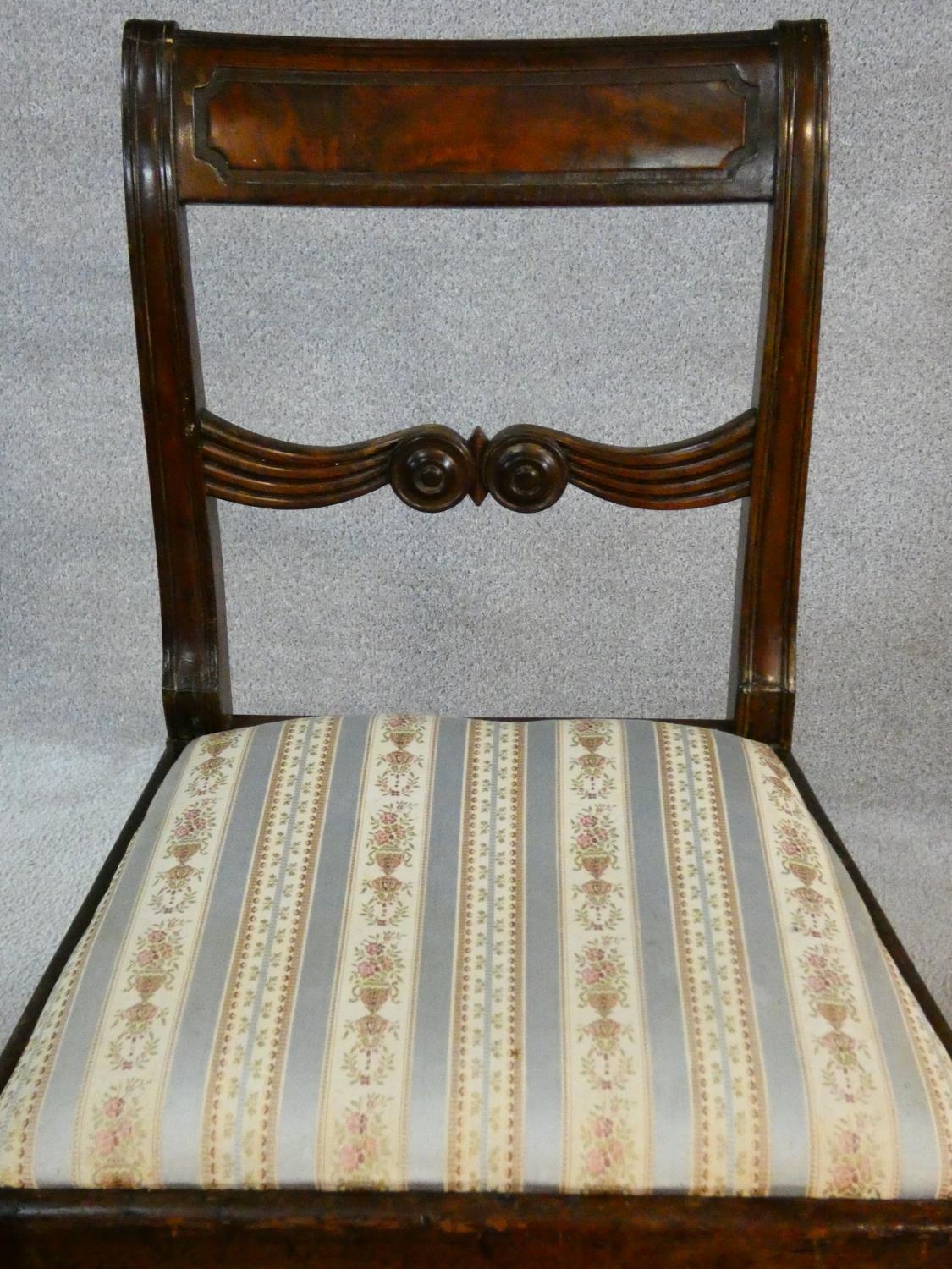 A pair of late Georgian mahogany dining chairs with carved bar backs and splats above drop in - Image 4 of 8