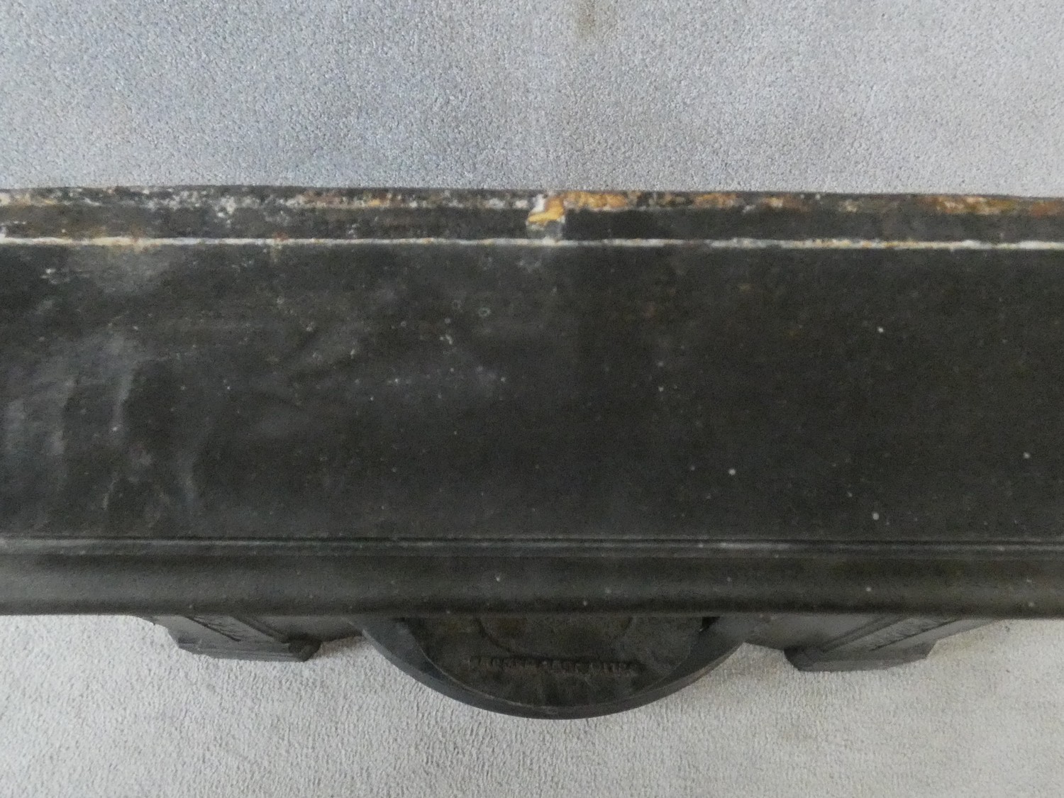 An ornately cast 19th century iron fire surround, mantel shelf and insert with grate on marble - Image 13 of 13