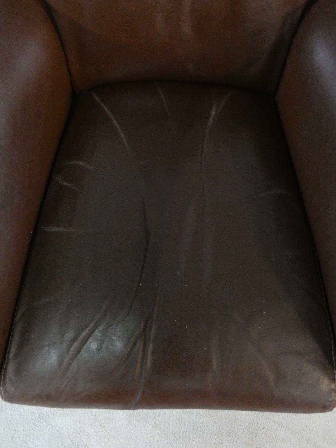 A contemporary vintage style cloud back armchair in tan leather upholstery. H.80xW.78xL.78cm - Image 5 of 8