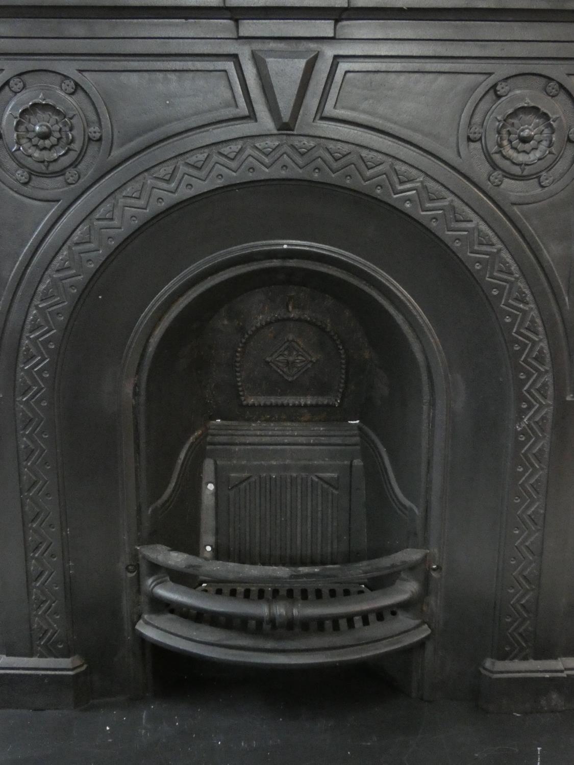 An ornately cast 19th century iron fire surround, mantel shelf and insert with grate on marble - Image 6 of 13