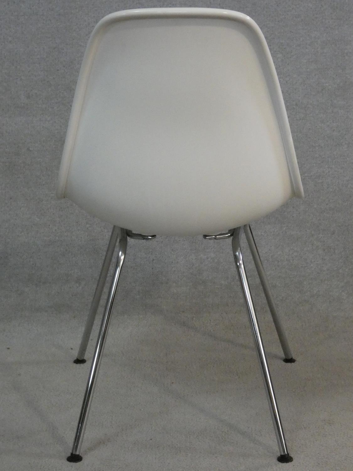 A set of six Eames style moulded and upholstered chairs for Vitra on chrome tubular supports. H. - Image 4 of 6