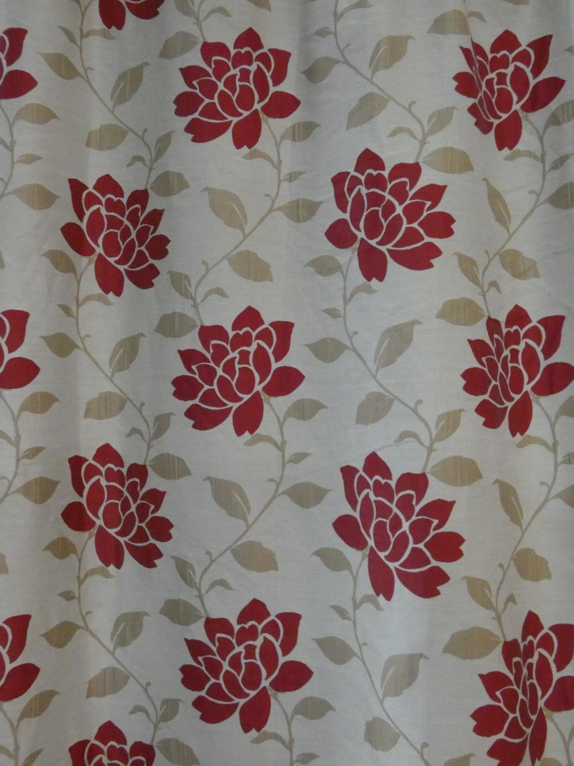 A pair of silk mixed lined curtains with stylised red floral design on a cream background. 223x175cm - Image 2 of 6