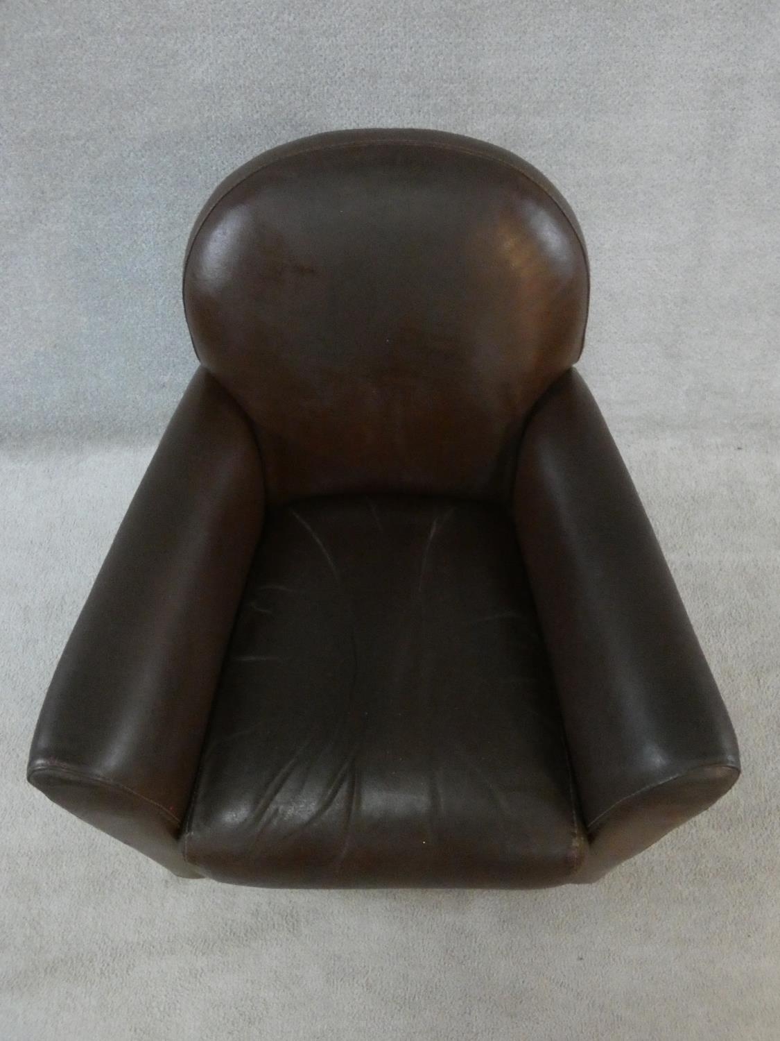 A contemporary vintage style cloud back armchair in tan leather upholstery. H.80xW.78xL.78cm - Image 3 of 8