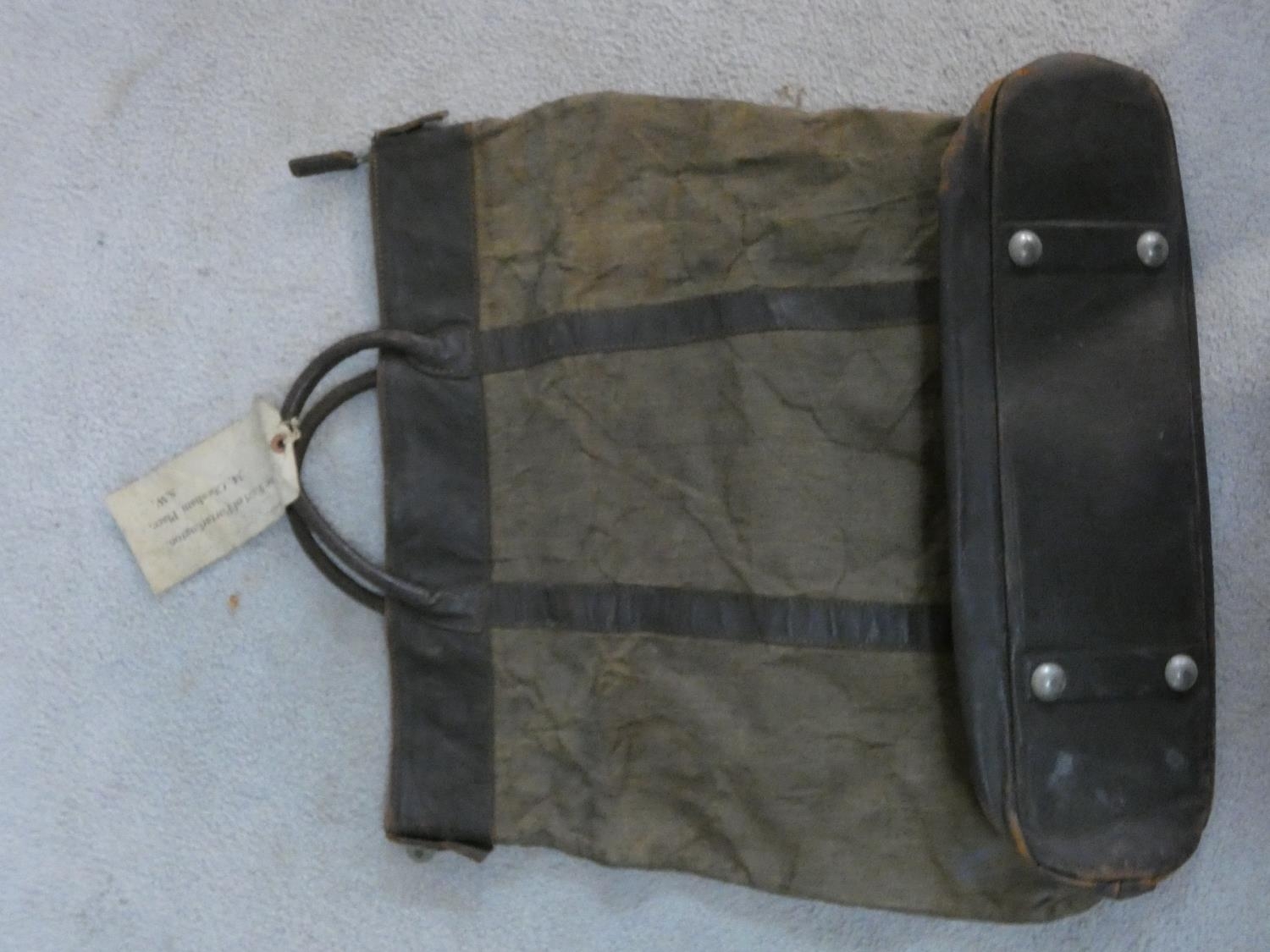 A miscellaneous collection of five various vintage holdalls, to include a leather gladstone bag, - Image 3 of 6