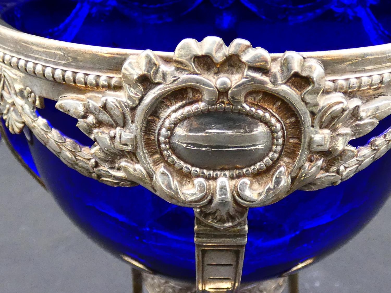 A blue velvet lined Victorian cushion shaped sterling silver ring box, hallmarked: HWLd for Henry - Image 8 of 10