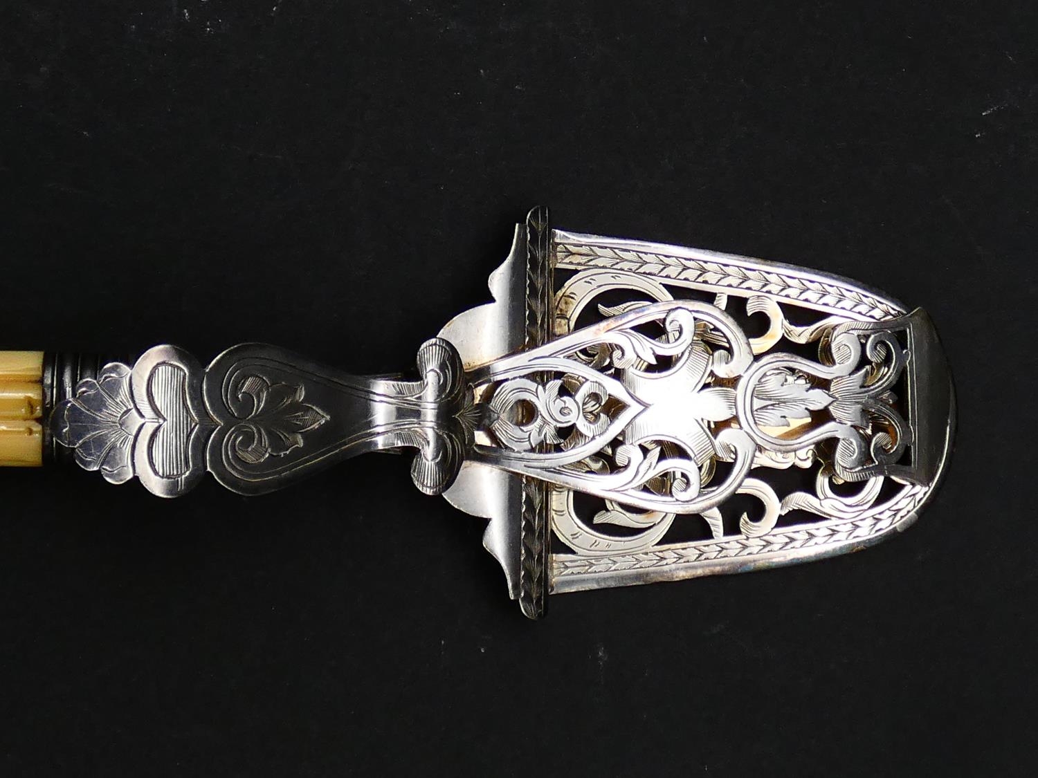 A pair of 19th century silver plated pierced asparagus tongs with initial to the ivory handle. L. - Image 3 of 5
