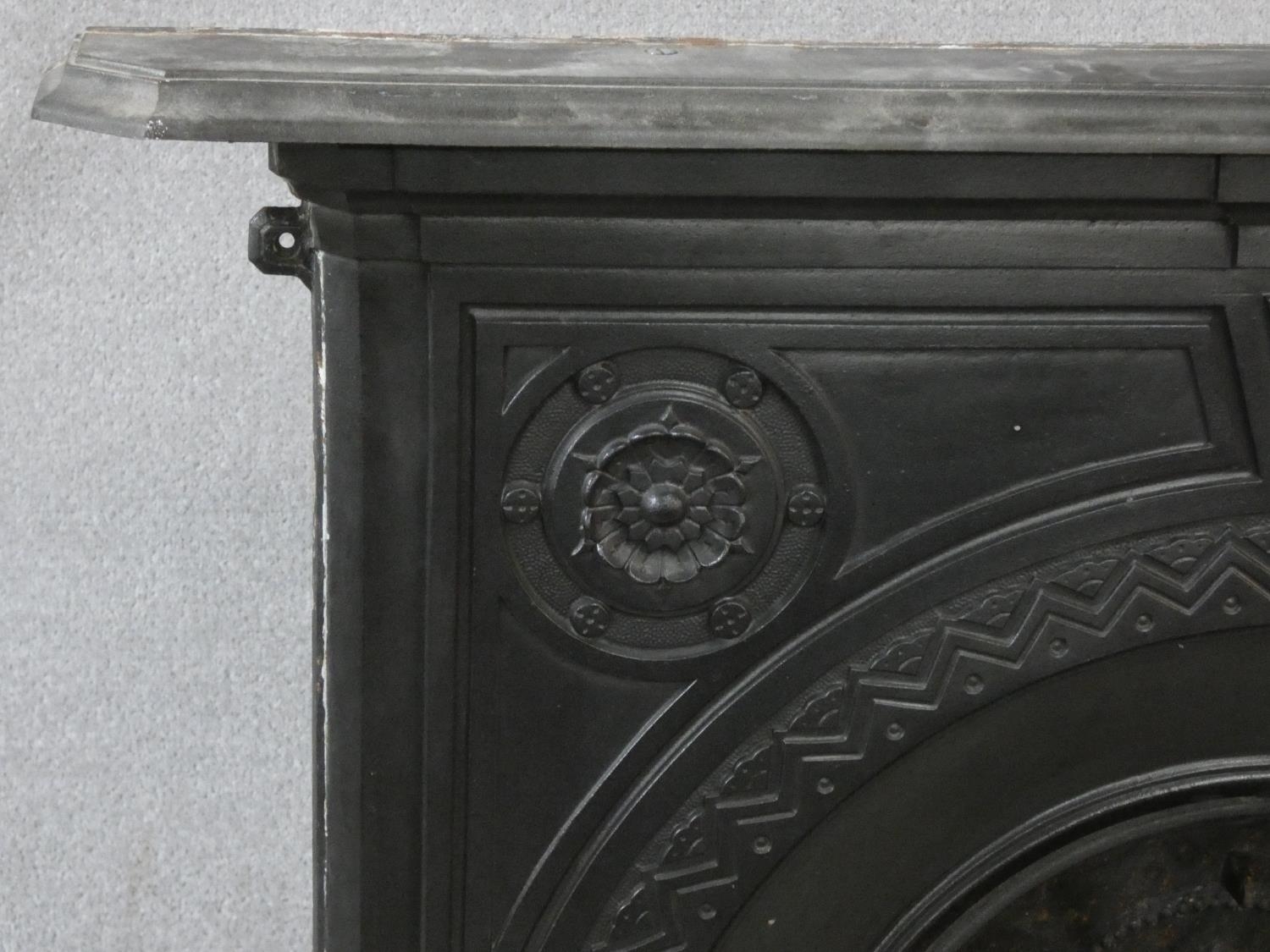 An ornately cast 19th century iron fire surround, mantel shelf and insert with grate on marble - Image 3 of 13