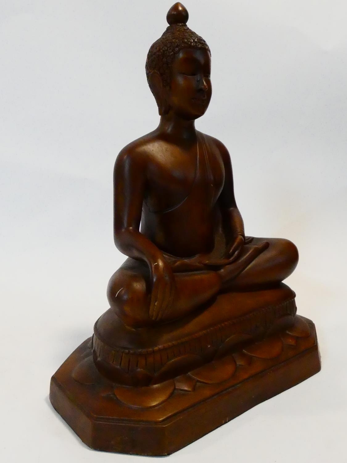 A gilded resin seated Buddha figure. H.41 W.32 L.20cm - Image 4 of 7