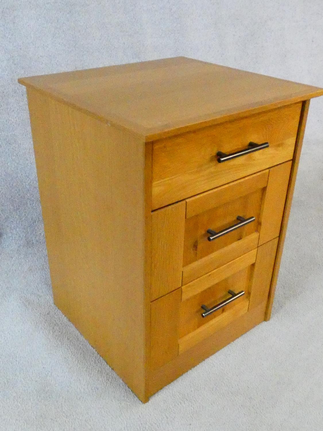 A contemporary oak three drawer cabinet. H.70xW.52xD.49cm - Image 11 of 16