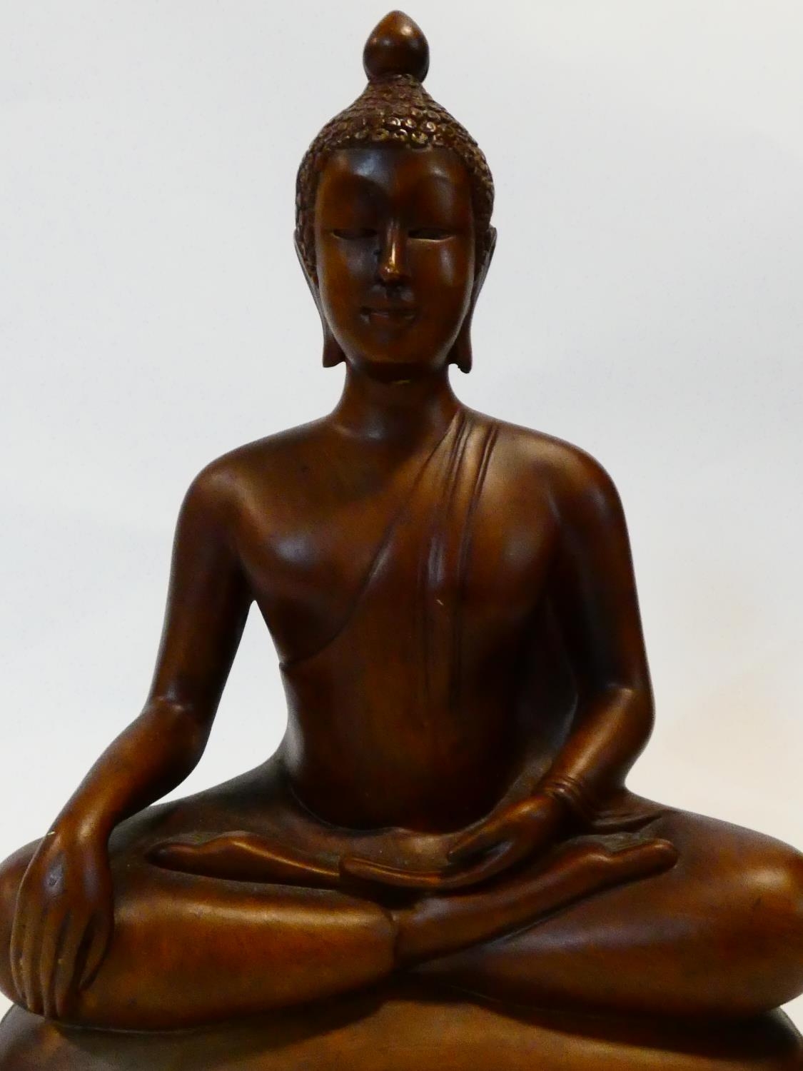 A gilded resin seated Buddha figure. H.41 W.32 L.20cm - Image 2 of 7