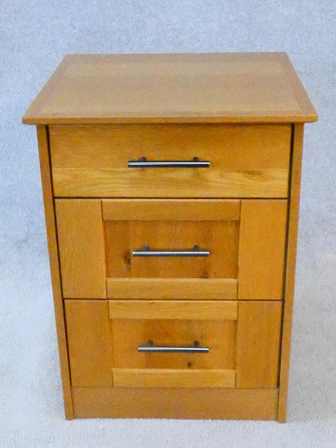 A contemporary oak three drawer cabinet. H.70xW.52xD.49cm