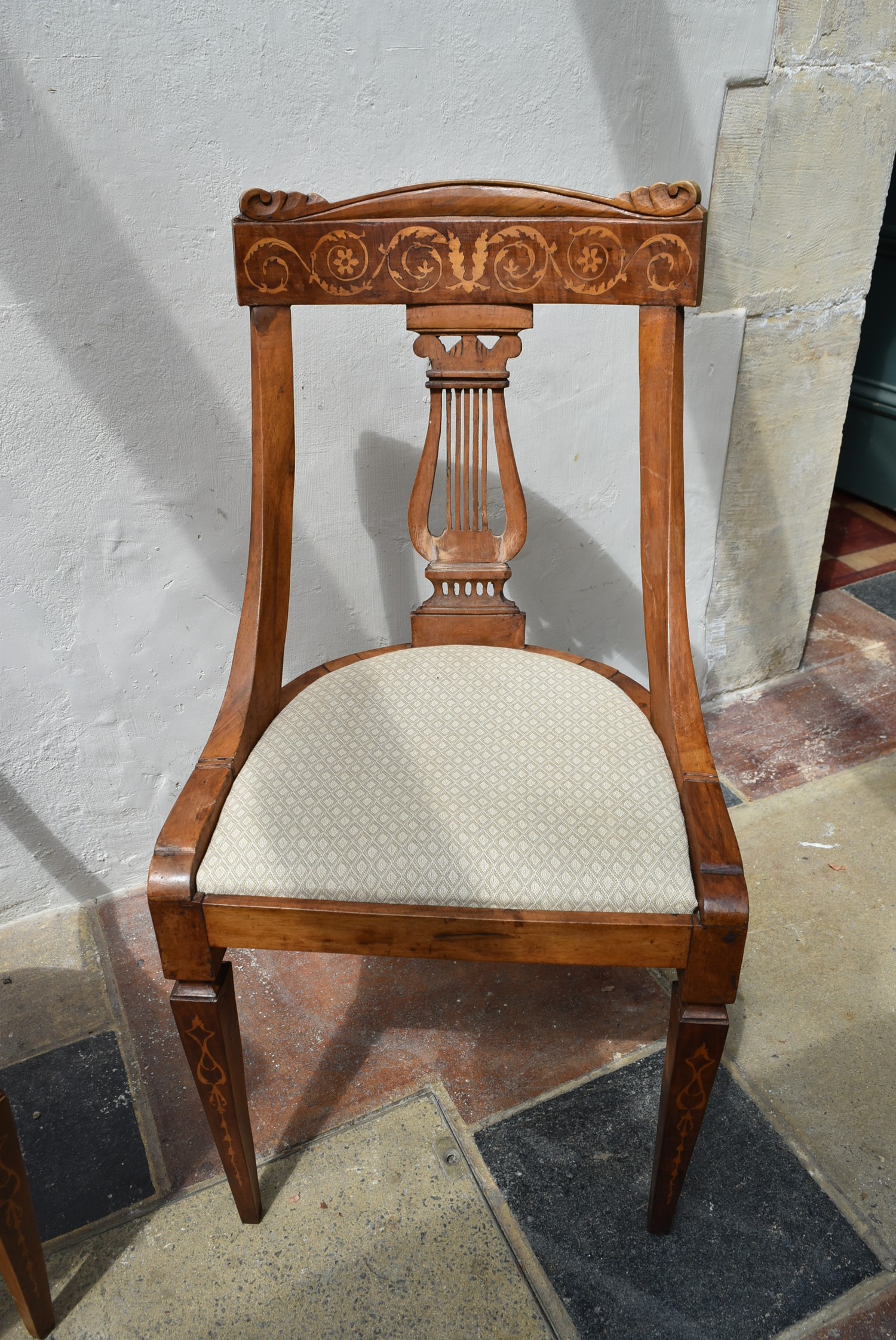 A pair of early 19th century walnut dining chairs with satinwood scroll inlay to the backrail and - Image 3 of 6