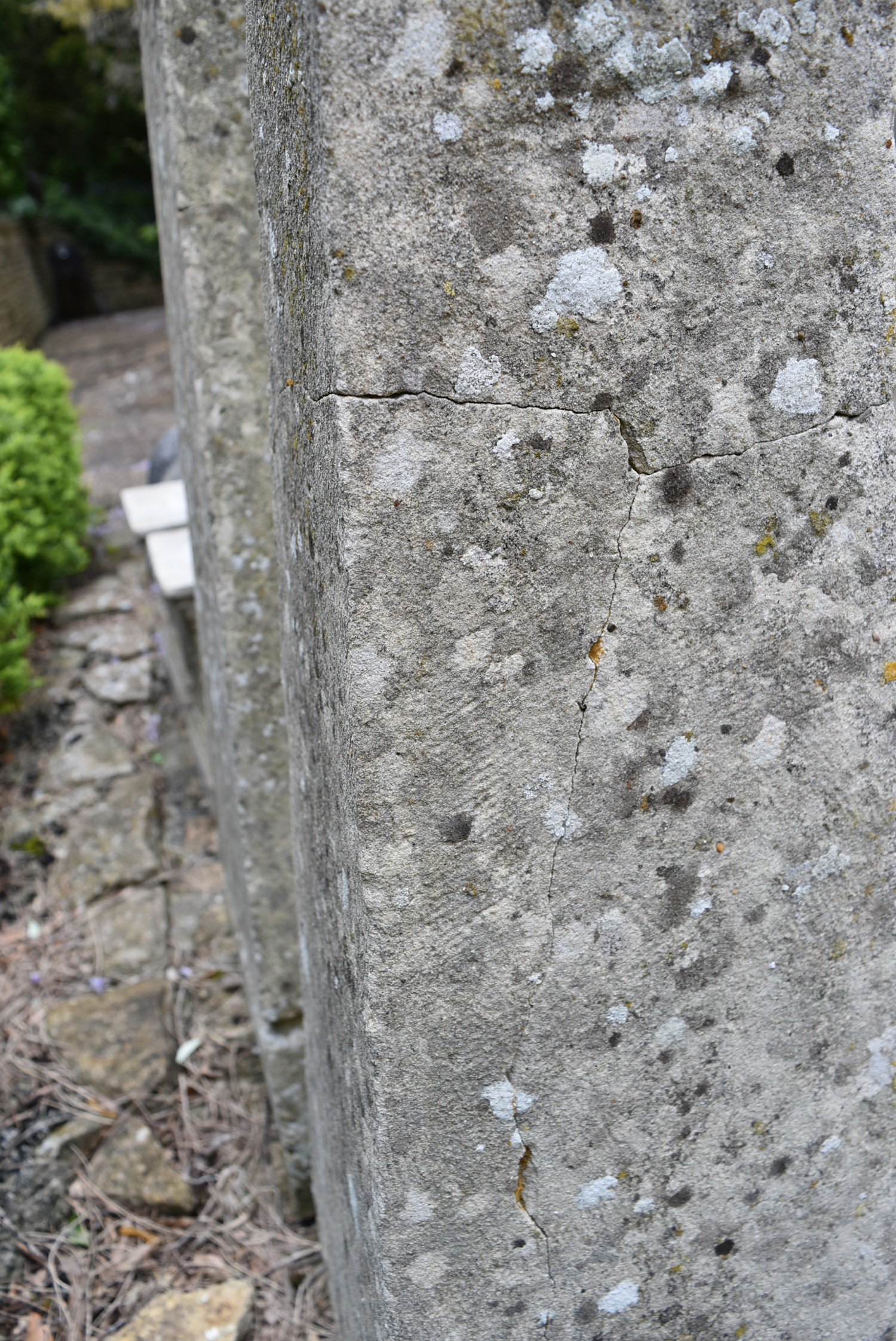 A pair of large weathered reconstituted stone garden obelisks topped with removable spheres. H.132cm - Image 5 of 7